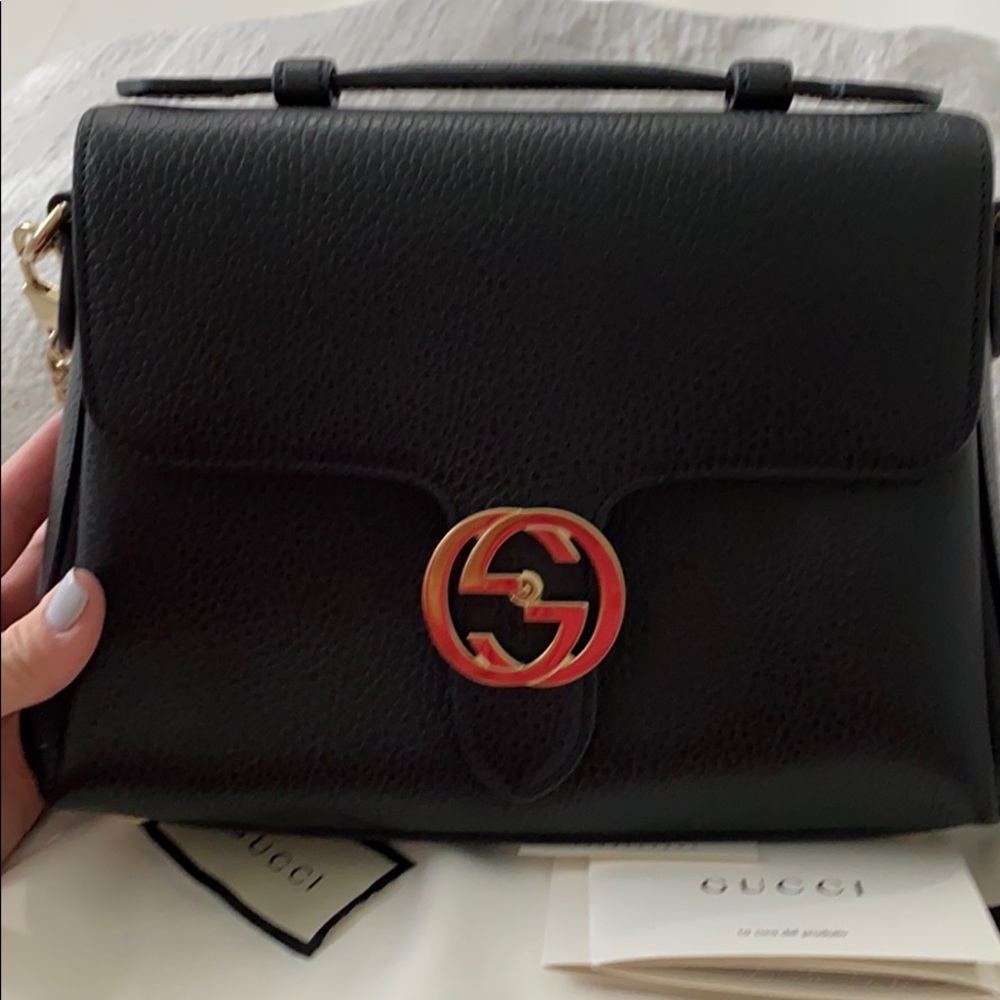 New Gucci handbag. Will accept a great offer!